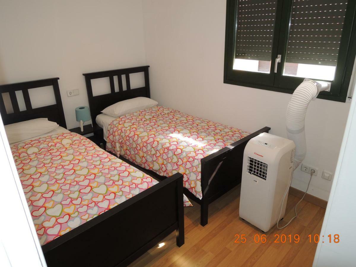Apartament Jasmine Apartment Besalu Bagian luar foto
